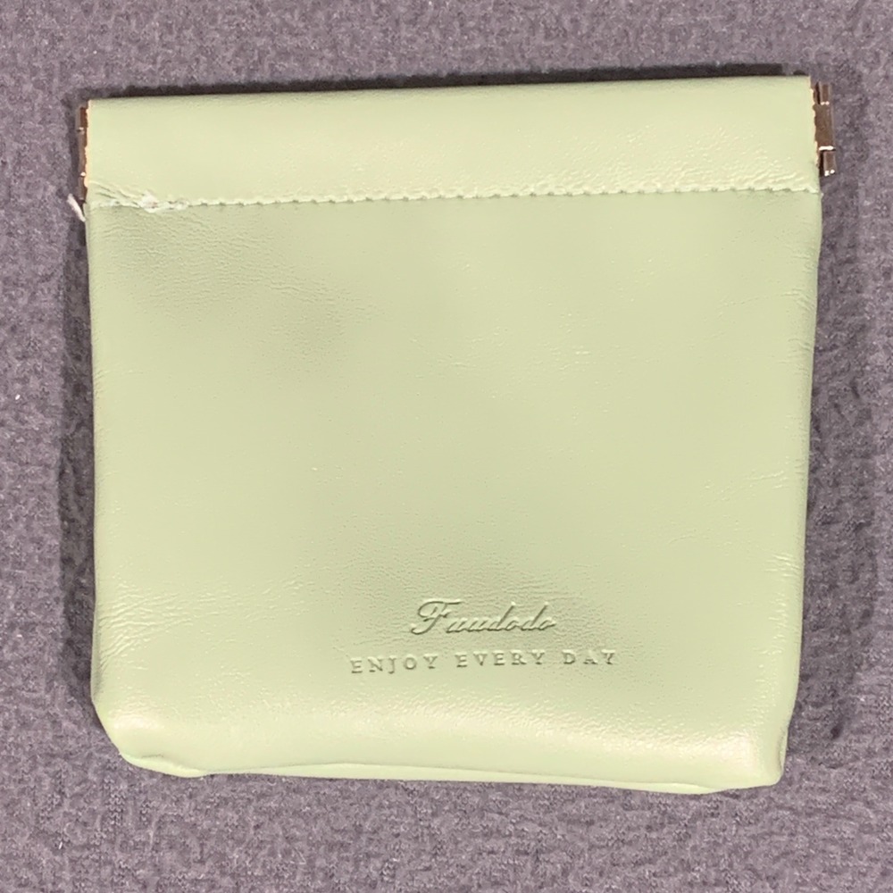 Fuudodo Sage Green Squeeze Top Coin Purse Faux Leather Mini Pouch Organizer